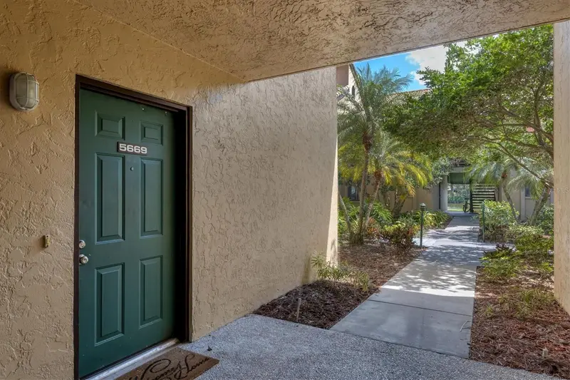 5669 Ashton Lake Dr #1, FL