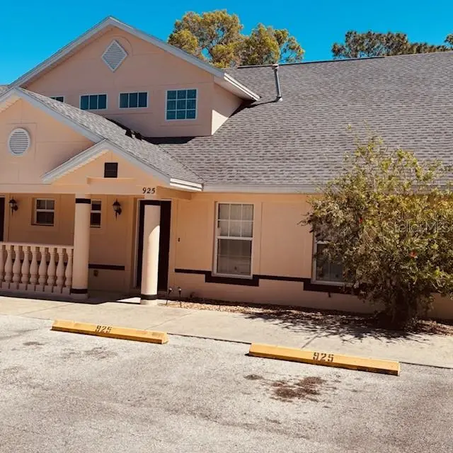 925 N Rembrandt Way #104, FL