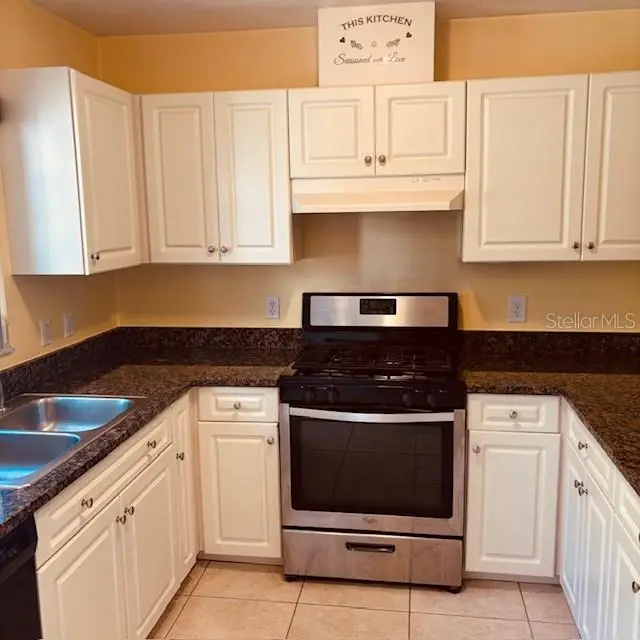 925 N Rembrandt Way #104, FL