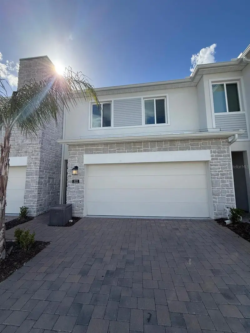 502 Bogey Dr, FL