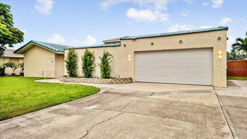 4 Sloop Dr, FL