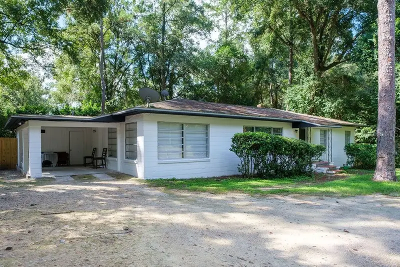 3035 W University Ave, FL
