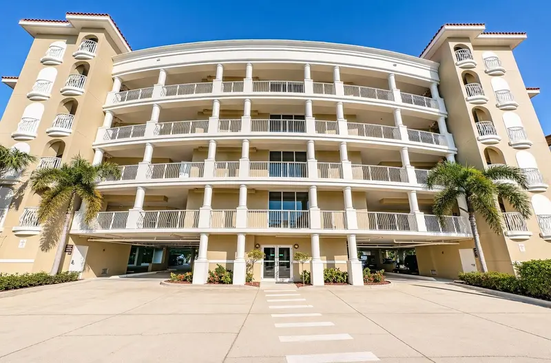 3805 Gulf Blvd #205, FL