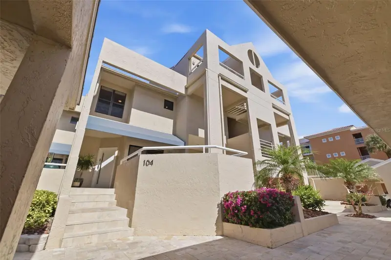 722 Pinellas Bayway S #104, FL