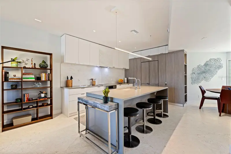 722 Pinellas Bayway S #104, FL