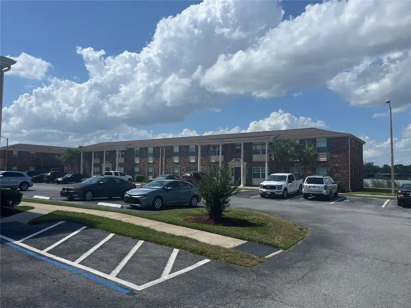 1920 E Edgewood Dr #J8, FL