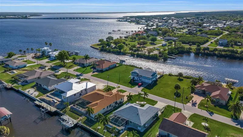 5142 Latham Ter, FL