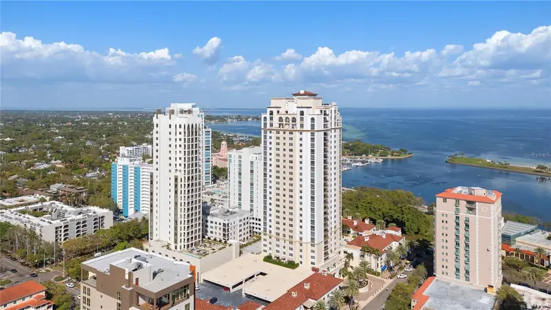 300 Beach Dr Ne #302, FL