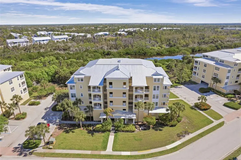 8561 Amberjack Cir #302, FL