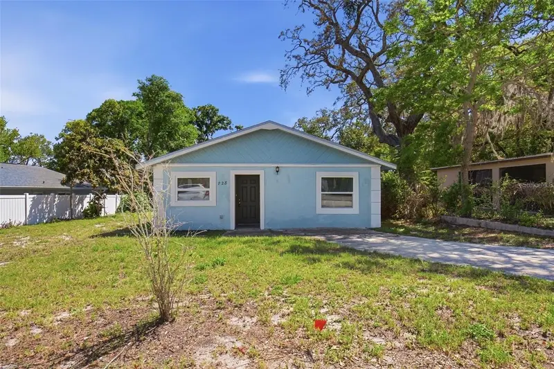 728 E Spruce St, FL