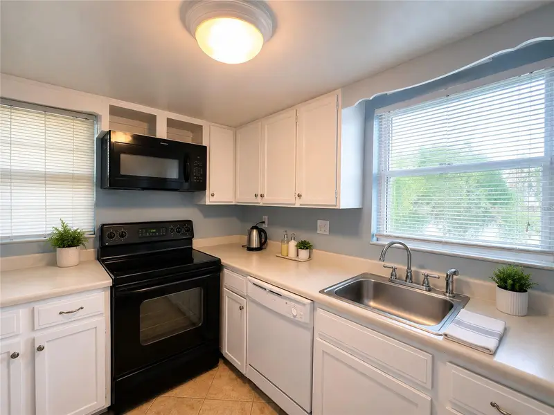 6008 Amberly Ave #F63, FL