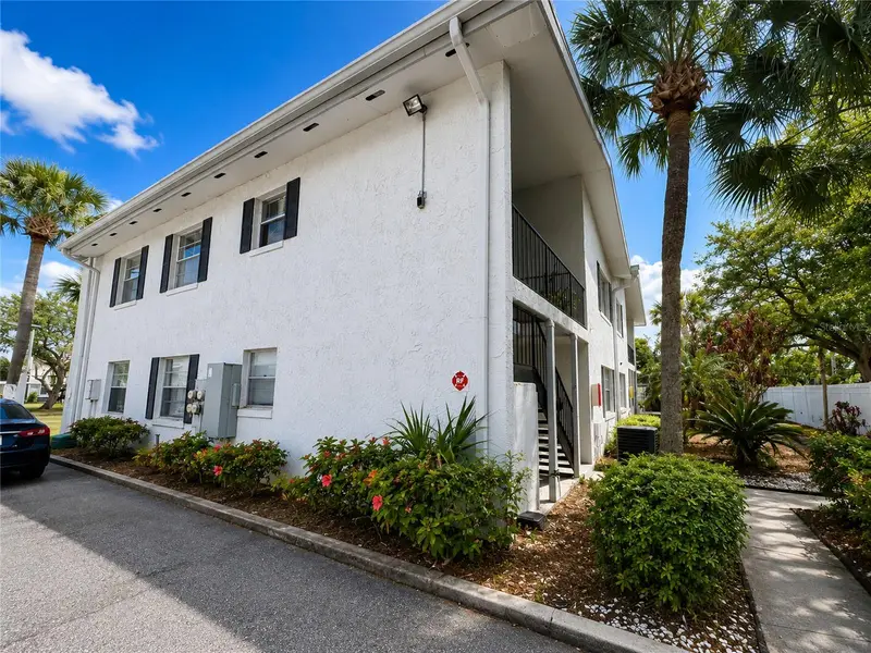 6008 Amberly Ave #F63, FL