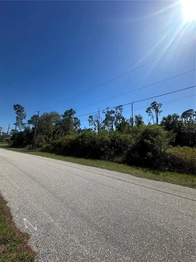 Pinewood St, FL