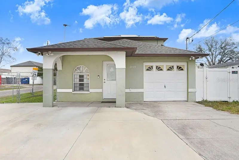 6923 N Himes Ave, FL