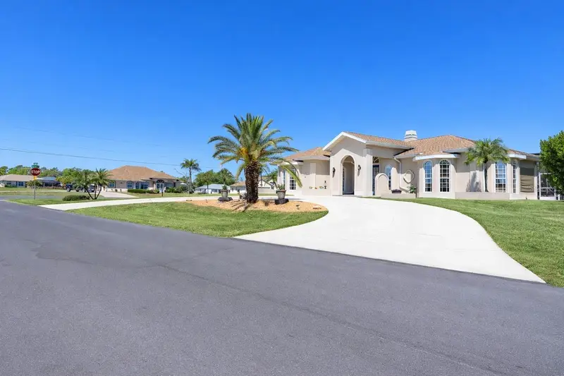 2 Long Meadow Rd, FL