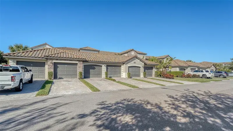 5537 Palmer Cir #201, FL