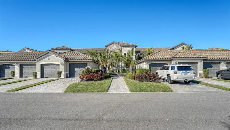 5537 Palmer Cir #201, FL