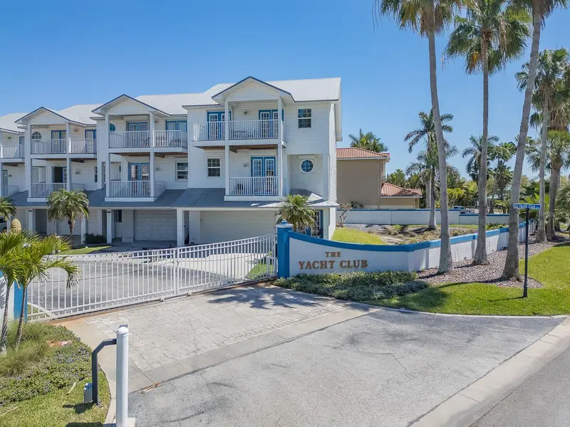 139 Yacht Club Cir, FL