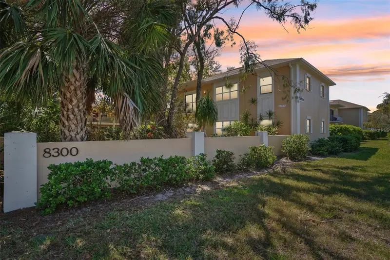 8300 Bardmoor Blvd #103, FL
