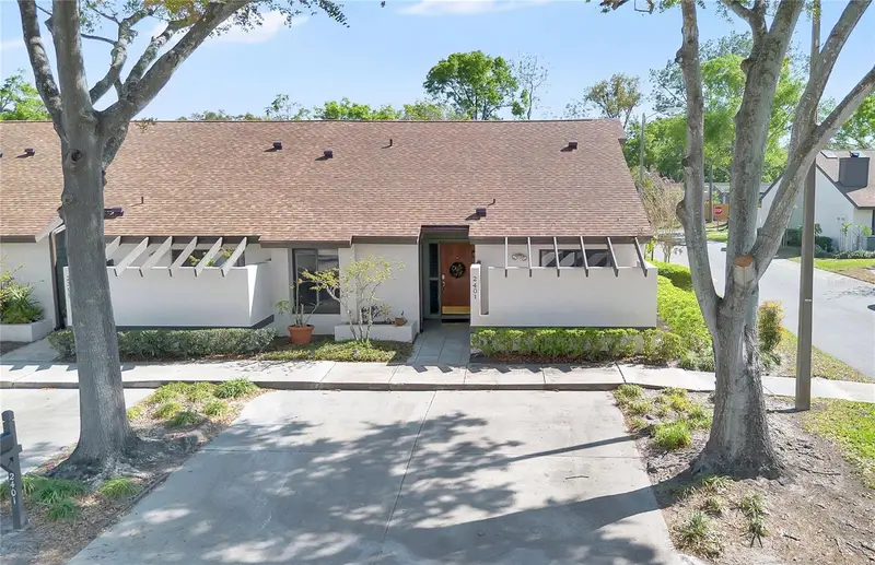 2401 Sun Valley Cir #2401, FL