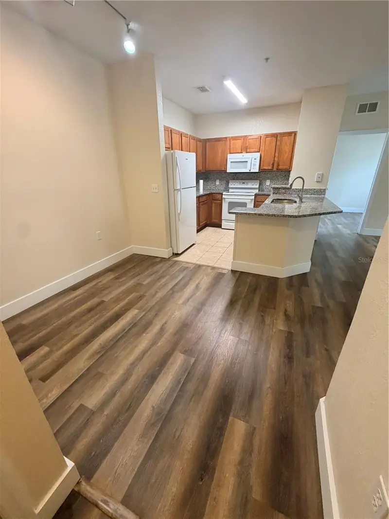 8137 Claire Ann Dr #207, FL