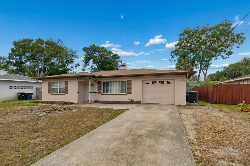 704 Brookside Dr, FL