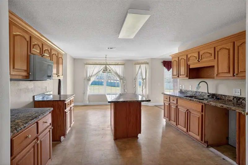 953 Chesapeake Trl, FL