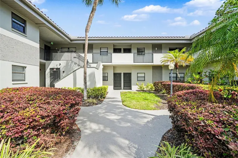 2650 Countryside Blvd #E 204, FL