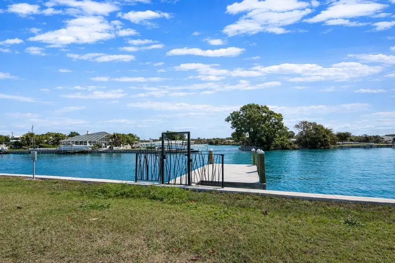 3945 Sunrise Dr S, FL
