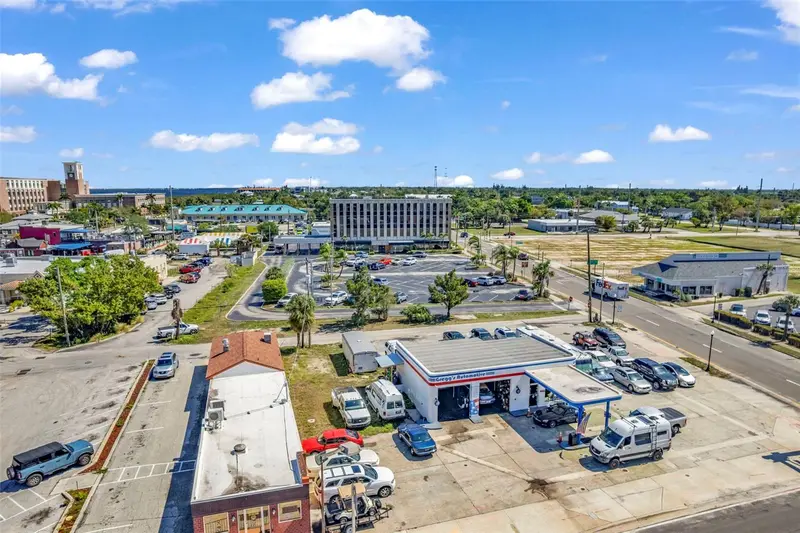 236 Tamiami Trl, FL