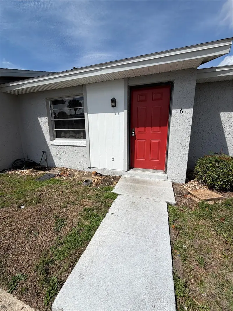 6 Lake Villa Way, FL