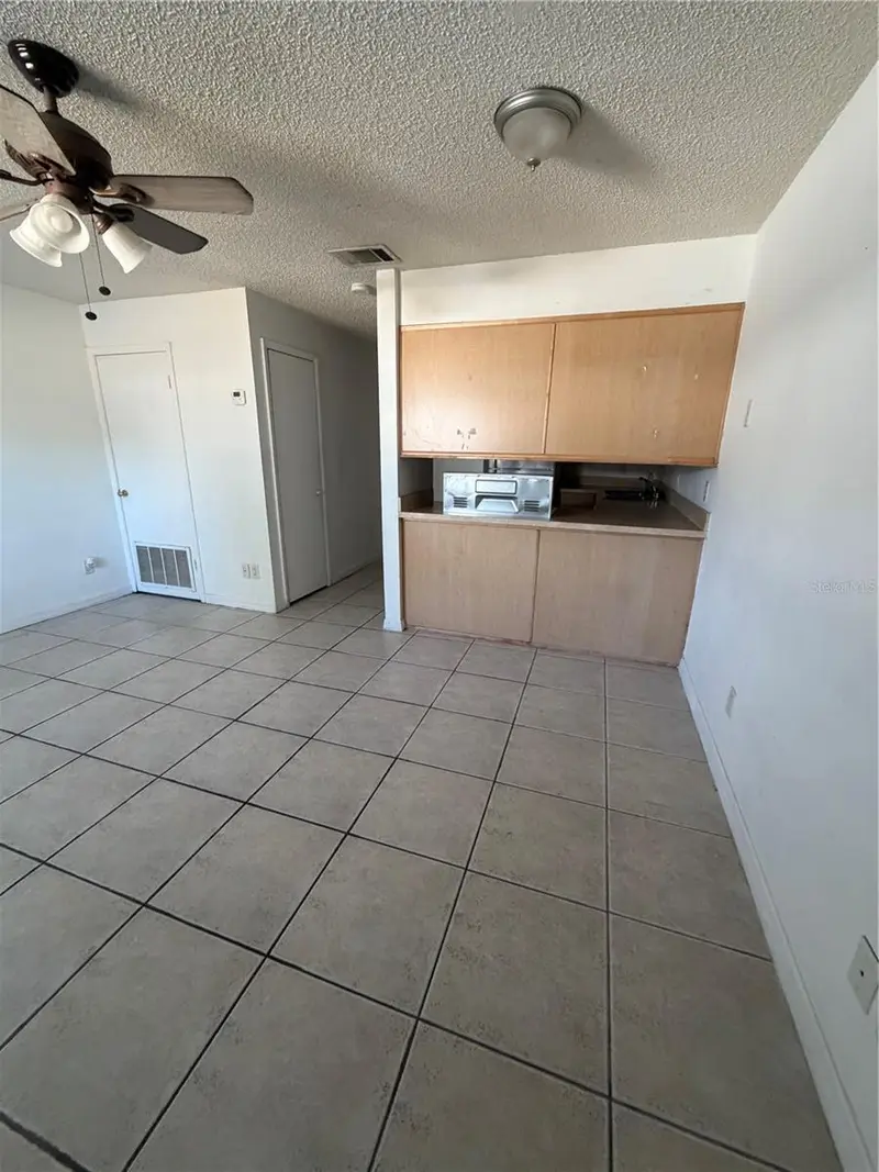 6 Lake Villa Way, FL