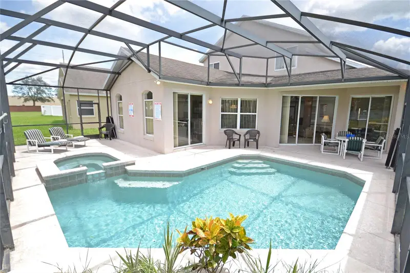 423 Corvina Dr, FL