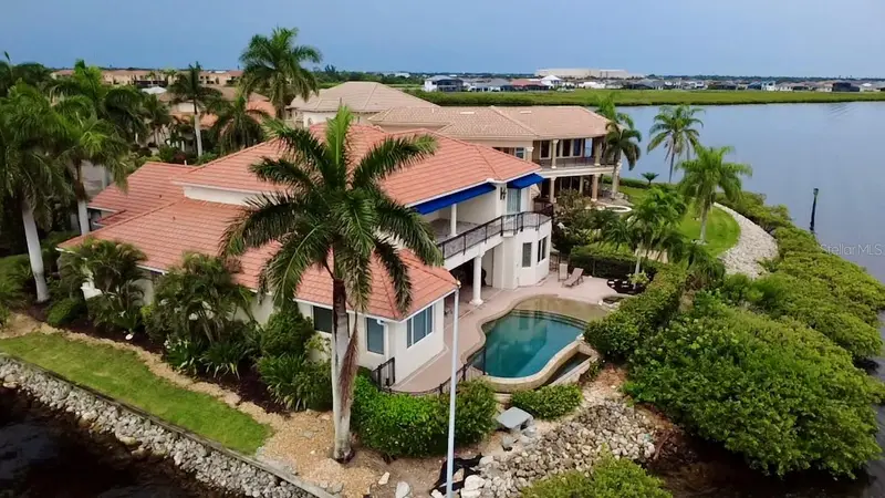 102 12th Ave E, FL