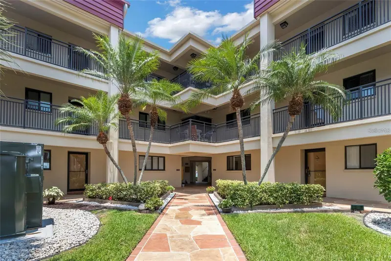895 S Gulfview Blvd #303, FL