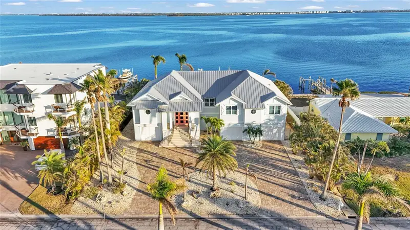 635 Key Royale Dr, FL