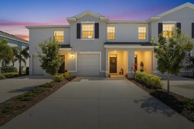 17456 Crescent Moon Loop, FL