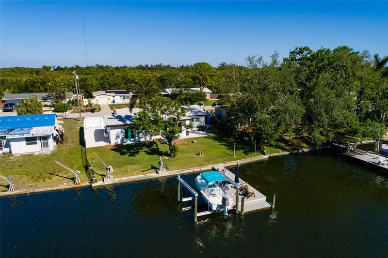 9298 Sun Isle Dr Ne, FL