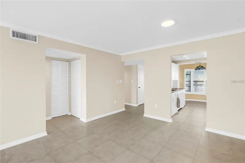 1320 Pasadena Ave S #203, FL