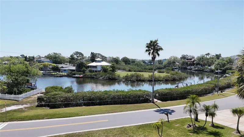231 Lagoon Dr, FL