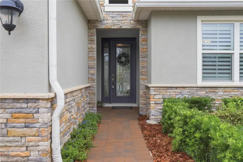 261 Old Moss Cir, FL