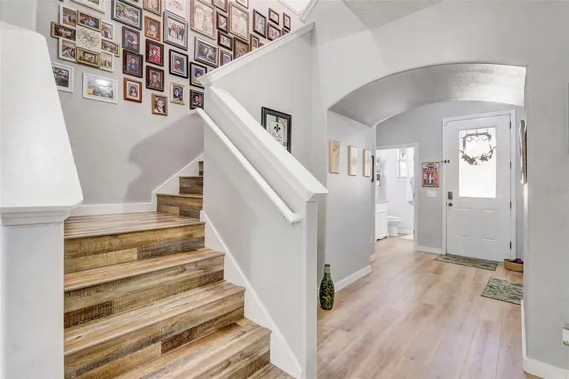 517 Lake Eagle Ln, FL