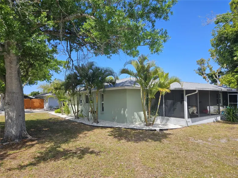 105 Base Ave E, FL