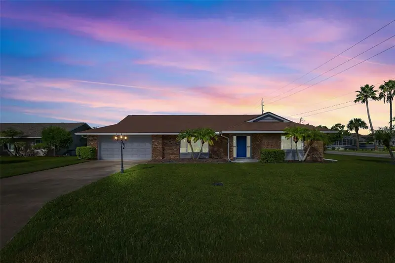 2 Claymont Ct S, FL