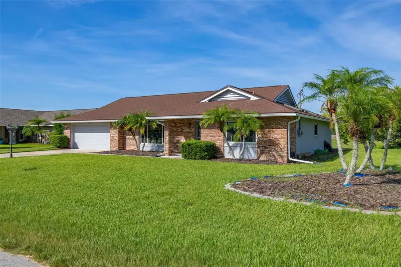 2 Claymont Ct S, FL