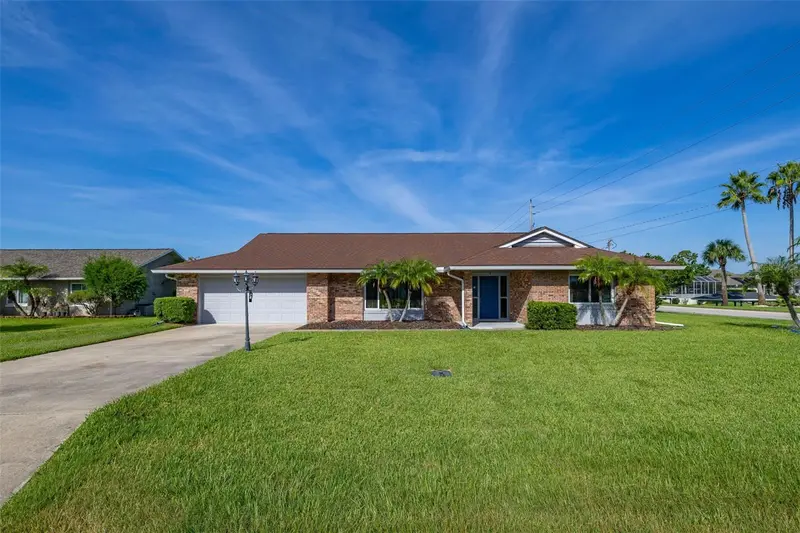 2 Claymont Ct S, FL