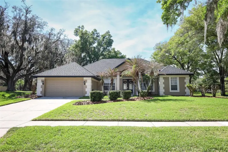 206 Winding Oaks Ln, FL