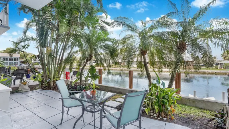 535 Hendricks Isle #108, FL