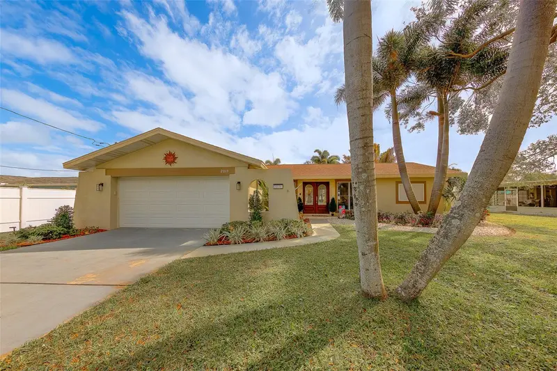 2017 Cove Dr, FL