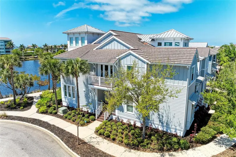 348 Sapphire Lake Dr #101, FL